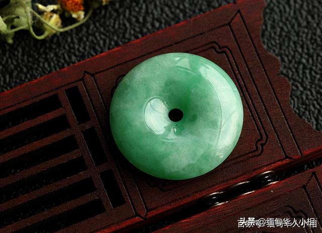 关于缅甸翡翠捡漏原石的信息-第1张图片-翡翠网 关于缅甸翡翠捡漏原石的信息-第1张图片-翡翠网