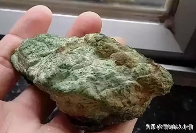 关于缅甸翡翠捡漏原石的信息-第2张图片-翡翠网 关于缅甸翡翠捡漏原石的信息-第2张图片-翡翠网