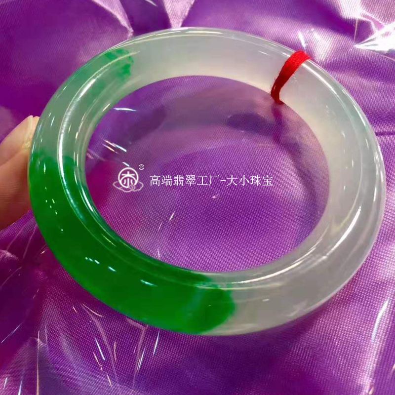 翡翠带点紫色玉镯价格的简单介绍-第1张图片-翡翠网 翡翠带点紫色玉镯价格的简单介绍-第1张图片-翡翠网