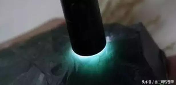 翡翠原石是假皮,假皮翡翠原石切开照片-第4张图片-翡翠网 翡翠原石是假皮,假皮翡翠原石切开照片-第4张图片-翡翠网