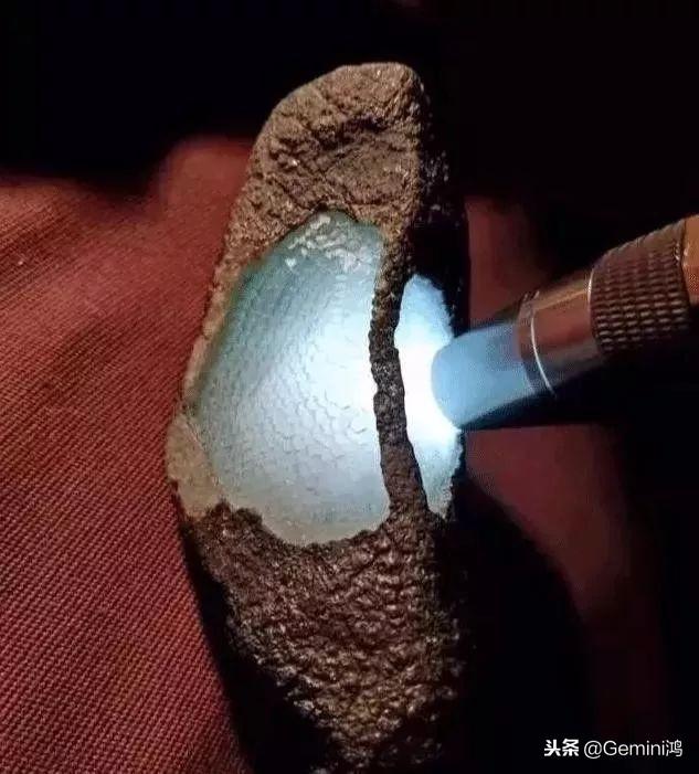 翡翠原石小五,缅甸翡翠原石-第5张图片-翡翠网 翡翠原石小五,缅甸翡翠原石-第5张图片-翡翠网