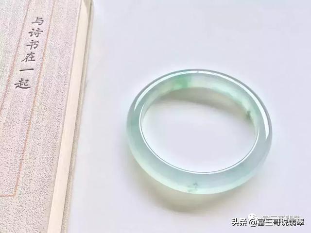 翡翠原石打光分辨种水的简单介绍-第1张图片-翡翠网 翡翠原石打光分辨种水的简单介绍-第1张图片-翡翠网