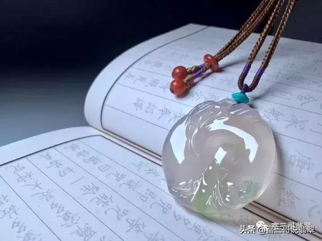 翡翠原石打光分辨种水的简单介绍-第7张图片-翡翠网 翡翠原石打光分辨种水的简单介绍-第7张图片-翡翠网