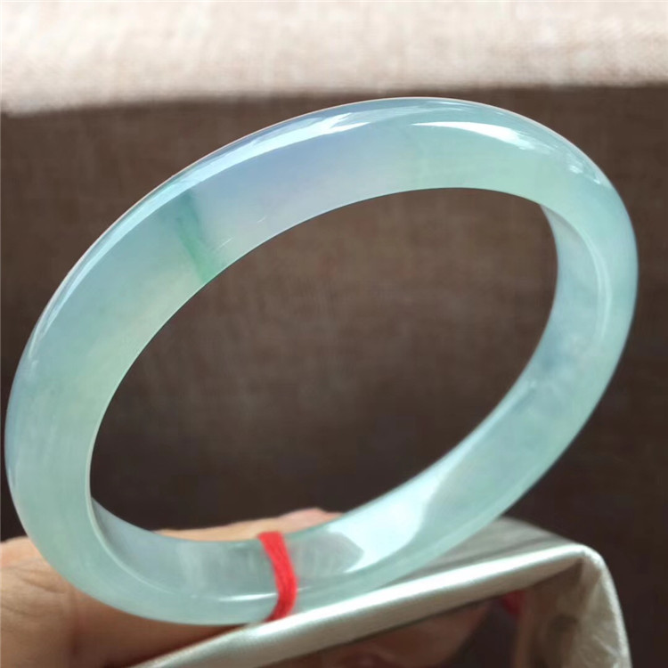 冰晴种翡翠手镯价格,冰种翡翠属于什么档次-第2张图片-翡翠网 冰晴种翡翠手镯价格,冰种翡翠属于什么档次-第2张图片-翡翠网