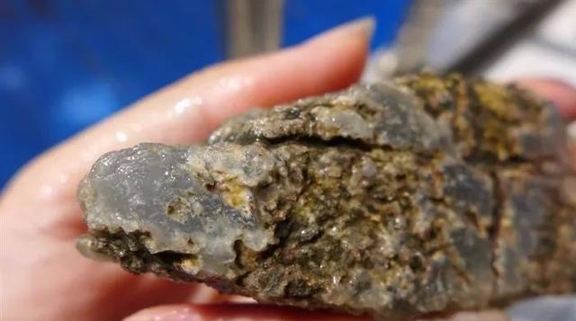 一般河里有翡翠原石吗,翡翠abc货鉴别与图解-第3张图片-翡翠网 一般河里有翡翠原石吗,翡翠abc货鉴别与图解-第3张图片-翡翠网