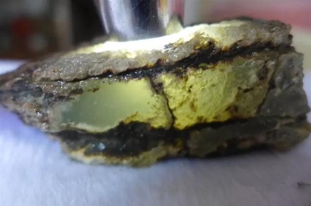 一般河里有翡翠原石吗,翡翠abc货鉴别与图解-第4张图片-翡翠网 一般河里有翡翠原石吗,翡翠abc货鉴别与图解-第4张图片-翡翠网