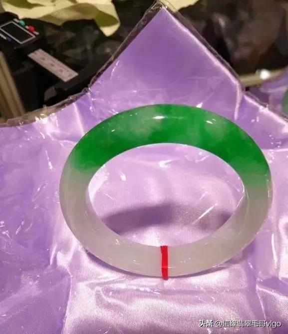 三千万以上的翡翠手镯三千多的翡翠镯子怎么样-第35张图片-翡翠网 三千万以上的翡翠手镯三千多的翡翠镯子怎么样-第35张图片-翡翠网