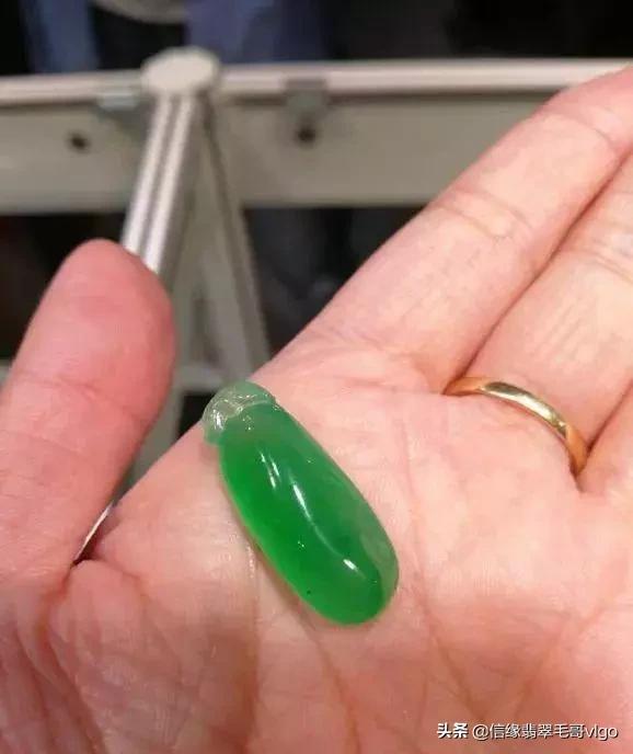三千万以上的翡翠手镯三千多的翡翠镯子怎么样-第44张图片-翡翠网 三千万以上的翡翠手镯三千多的翡翠镯子怎么样-第44张图片-翡翠网