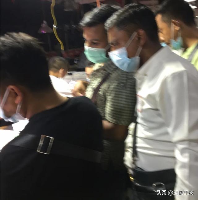 直播间买翡翠原石可靠吗云南翡翠原石批发市场-第22张图片-翡翠网 直播间买翡翠原石可靠吗云南翡翠原石批发市场-第22张图片-翡翠网