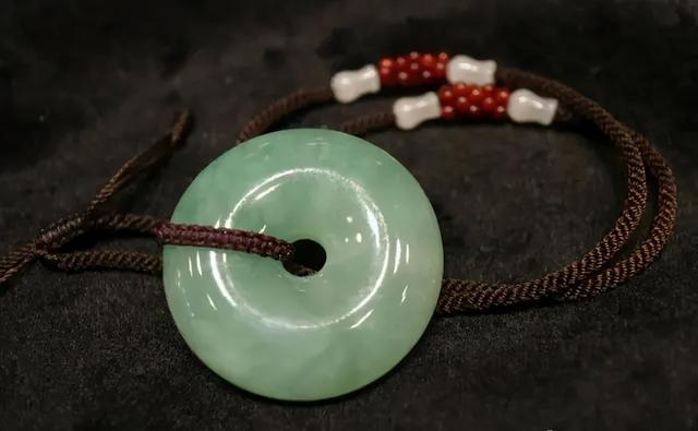 翡翠手镯的商品知识和寓意,A货翡翠手镯-第12张图片-翡翠网 翡翠手镯的商品知识和寓意,A货翡翠手镯-第12张图片-翡翠网