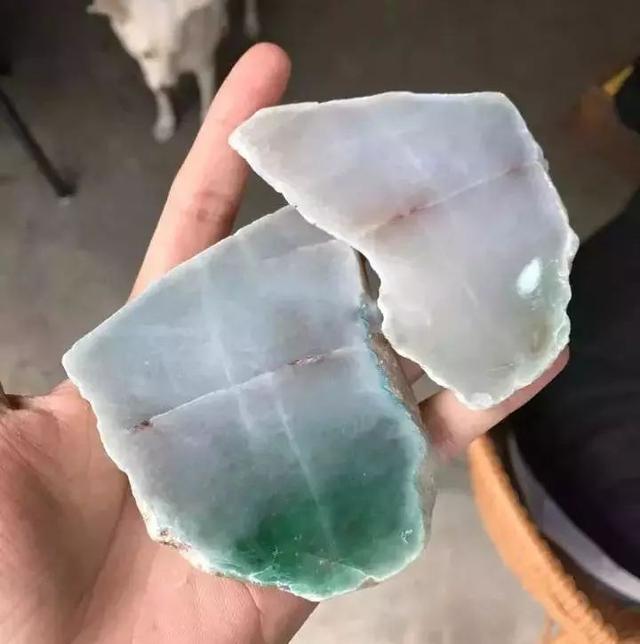 杨梅皮翡翠原石的简单介绍-第2张图片-翡翠网 杨梅皮翡翠原石的简单介绍-第2张图片-翡翠网