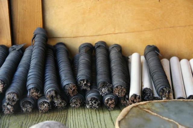 原石怎么手工去皮打磨翡翠原石怎么去皮砂纸-第4张图片-翡翠网 原石怎么手工去皮打磨翡翠原石怎么去皮砂纸-第4张图片-翡翠网