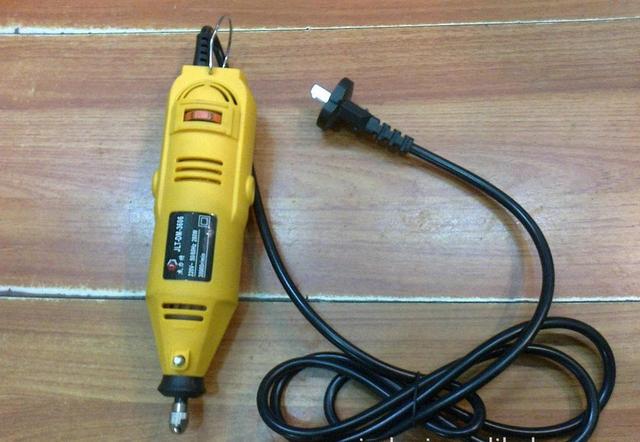 原石怎么手工去皮打磨翡翠原石怎么去皮砂纸-第15张图片-翡翠网 原石怎么手工去皮打磨翡翠原石怎么去皮砂纸-第15张图片-翡翠网