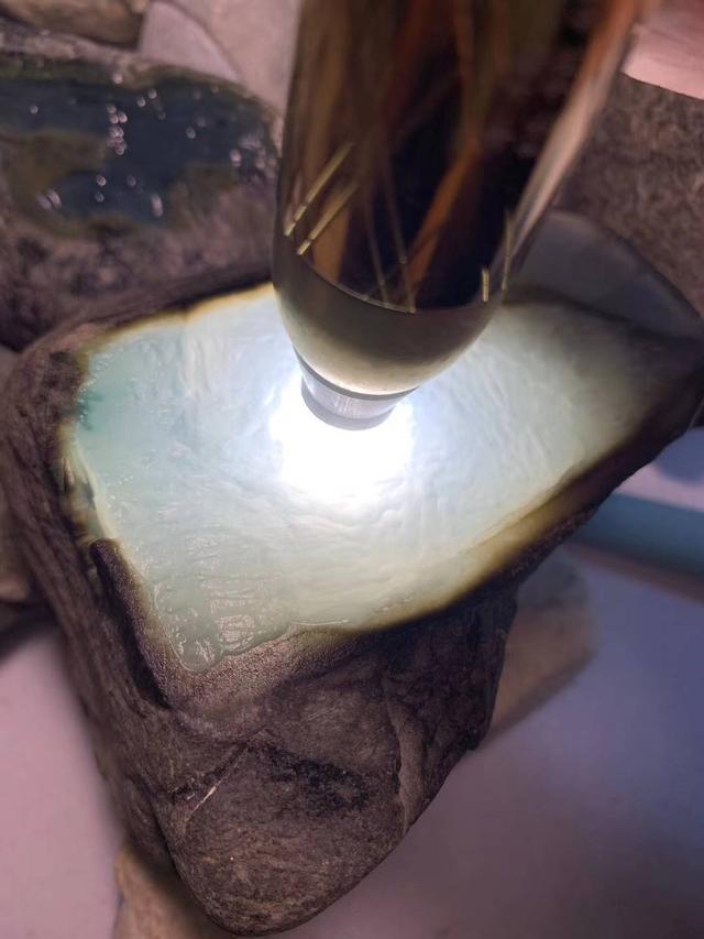 冰种飘蓝花翡翠值钱吗,冰种飘蓝花翡翠原石图-第1张图片-翡翠网 冰种飘蓝花翡翠值钱吗,冰种飘蓝花翡翠原石图-第1张图片-翡翠网