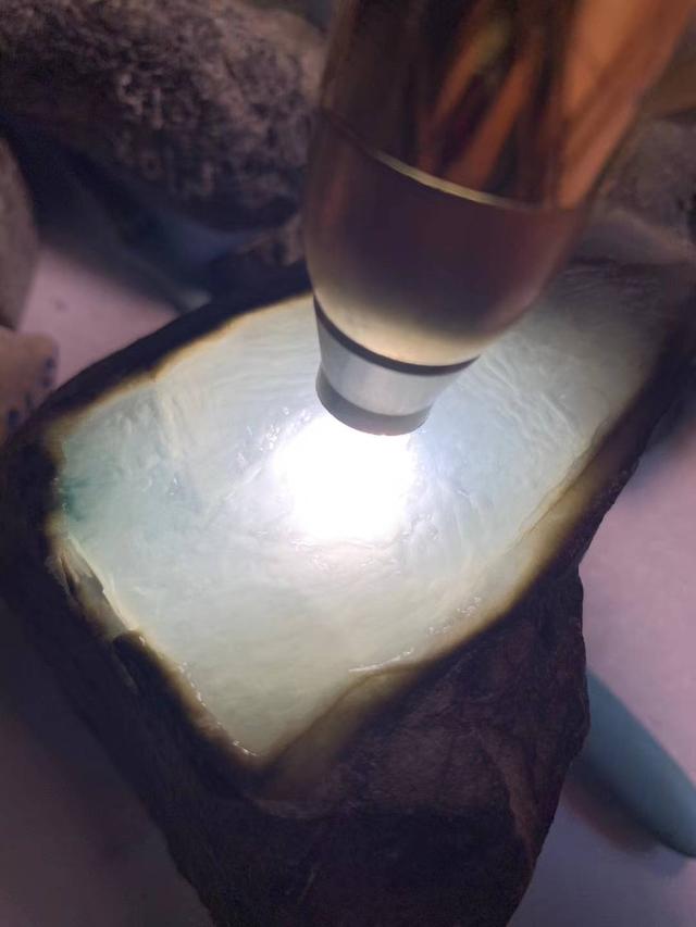 冰种飘蓝花翡翠值钱吗,冰种飘蓝花翡翠原石图-第5张图片-翡翠网 冰种飘蓝花翡翠值钱吗,冰种飘蓝花翡翠原石图-第5张图片-翡翠网