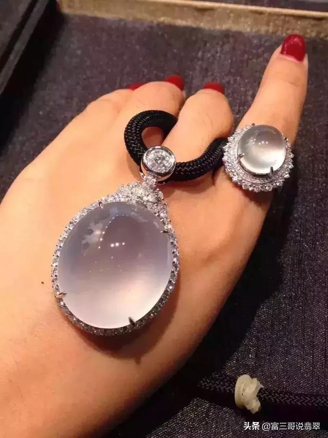 紫罗兰手镯寓意,50万的紫罗兰翡翠手镯-第14张图片-翡翠网 紫罗兰手镯寓意,50万的紫罗兰翡翠手镯-第14张图片-翡翠网