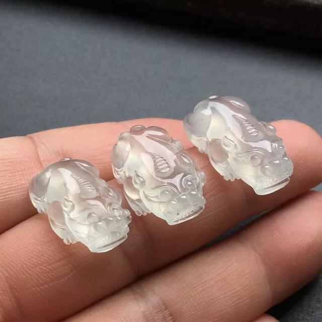 翡翠原石皮色翡翠原石小色花-第4张图片-翡翠网 翡翠原石皮色翡翠原石小色花-第4张图片-翡翠网