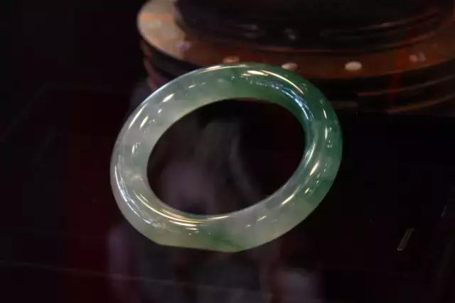 晒晒翡翠玉镯带价格晒晒我带了5年的翡翠手镯-第33张图片-翡翠网