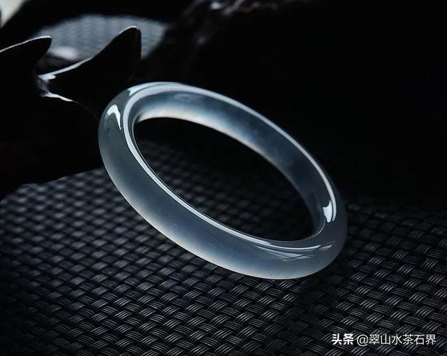 翡翠好不好怎么鉴别,翡翠价格评估-第3张图片-翡翠网 翡翠好不好怎么鉴别,翡翠价格评估-第3张图片-翡翠网