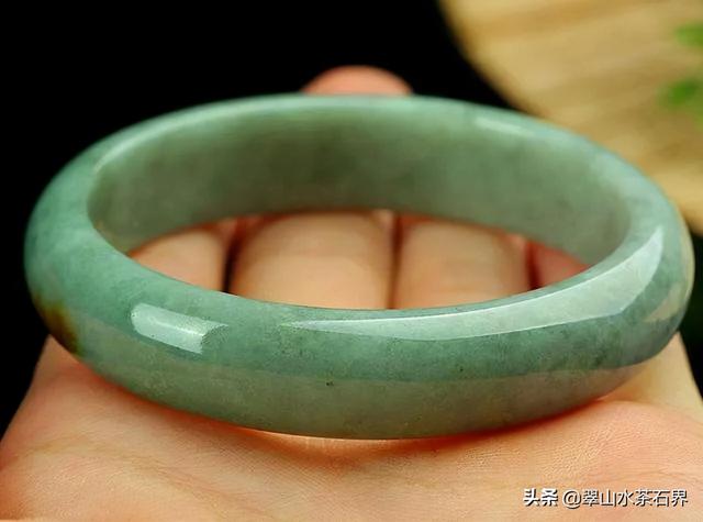 翡翠好不好怎么鉴别,翡翠价格评估-第4张图片-翡翠网 翡翠好不好怎么鉴别,翡翠价格评估-第4张图片-翡翠网