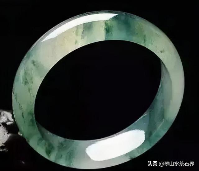 翡翠好不好怎么鉴别,翡翠价格评估-第5张图片-翡翠网 翡翠好不好怎么鉴别,翡翠价格评估-第5张图片-翡翠网