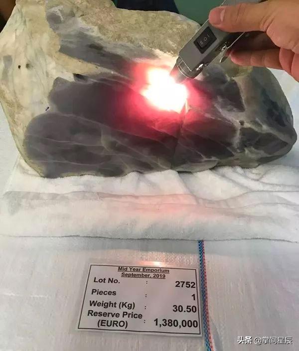 裂多翡翠原石视频,翡翠为什么要选择原石-第4张图片-翡翠网 裂多翡翠原石视频,翡翠为什么要选择原石-第4张图片-翡翠网