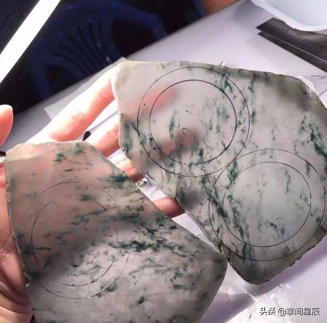 裂多翡翠原石视频,翡翠为什么要选择原石-第9张图片-翡翠网 裂多翡翠原石视频,翡翠为什么要选择原石-第9张图片-翡翠网