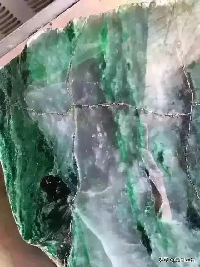 裂多翡翠原石视频,翡翠为什么要选择原石-第17张图片-翡翠网 裂多翡翠原石视频,翡翠为什么要选择原石-第17张图片-翡翠网