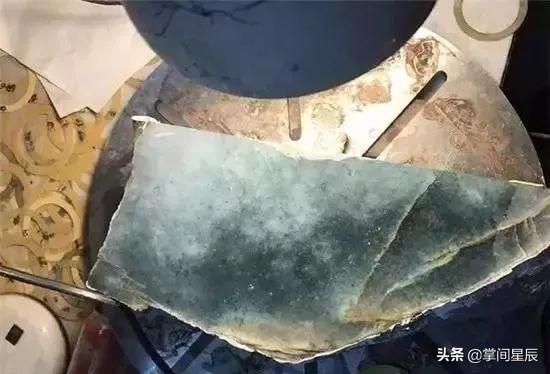 裂多翡翠原石视频,翡翠为什么要选择原石-第23张图片-翡翠网 裂多翡翠原石视频,翡翠为什么要选择原石-第23张图片-翡翠网