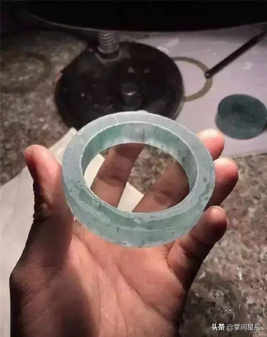 裂多翡翠原石视频,翡翠为什么要选择原石-第30张图片-翡翠网 裂多翡翠原石视频,翡翠为什么要选择原石-第30张图片-翡翠网