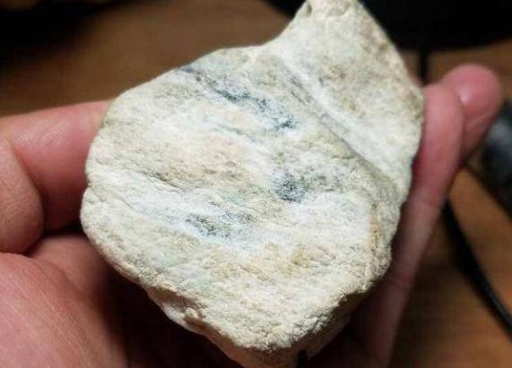 玻璃种翡翠皮壳知识,玉石翡翠知识-第3张图片-翡翠网 玻璃种翡翠皮壳知识,玉石翡翠知识-第3张图片-翡翠网