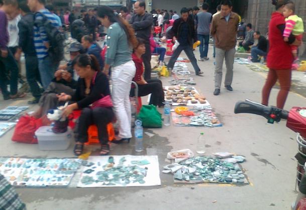 肇庆翡翠原石在哪收广东肇庆翡翠-第13张图片-翡翠网 肇庆翡翠原石在哪收广东肇庆翡翠-第13张图片-翡翠网