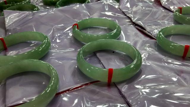 肇庆翡翠原石在哪收广东肇庆翡翠-第21张图片-翡翠网 肇庆翡翠原石在哪收广东肇庆翡翠-第21张图片-翡翠网