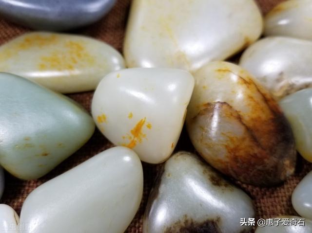 玉石毛料原石翡翠玉原石多少一克-第3张图片-翡翠网 玉石毛料原石翡翠玉原石多少一克-第3张图片-翡翠网