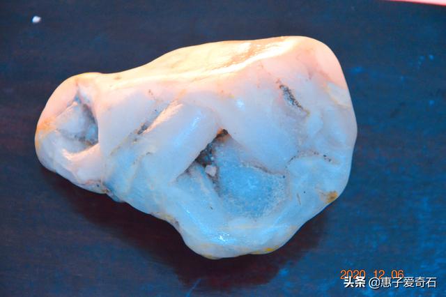 玉石毛料原石翡翠玉原石多少一克-第9张图片-翡翠网 玉石毛料原石翡翠玉原石多少一克-第9张图片-翡翠网