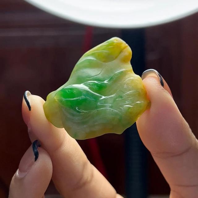 黄加绿翡翠为什么这么贵大马坎黄加绿翡翠知识-第4张图片-翡翠网 黄加绿翡翠为什么这么贵大马坎黄加绿翡翠知识-第4张图片-翡翠网