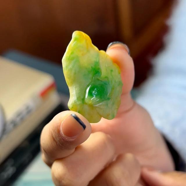 黄加绿翡翠为什么这么贵大马坎黄加绿翡翠知识-第5张图片-翡翠网 黄加绿翡翠为什么这么贵大马坎黄加绿翡翠知识-第5张图片-翡翠网