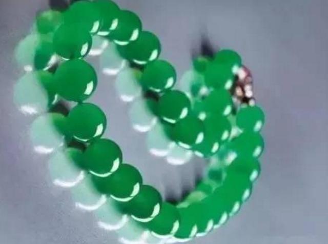 冰糯种翡翠手镯图片,世界上最贵翡翠手镯-第2张图片-翡翠网 冰糯种翡翠手镯图片,世界上最贵翡翠手镯-第2张图片-翡翠网