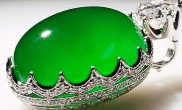 冰糯种翡翠手镯图片,世界上最贵翡翠手镯-第6张图片-翡翠网 冰糯种翡翠手镯图片,世界上最贵翡翠手镯-第6张图片-翡翠网