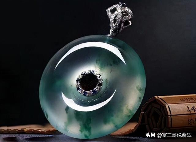 翡翠手镯化了,晴底高糯化翡翠手镯-第2张图片-翡翠网 翡翠手镯化了,晴底高糯化翡翠手镯-第2张图片-翡翠网