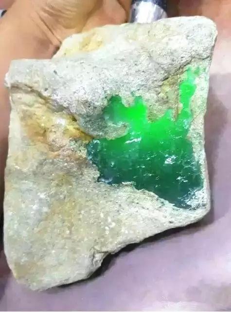 苏州翡翠原石图片苏州翡翠市场在哪里-第7张图片-翡翠网 苏州翡翠原石图片苏州翡翠市场在哪里-第7张图片-翡翠网