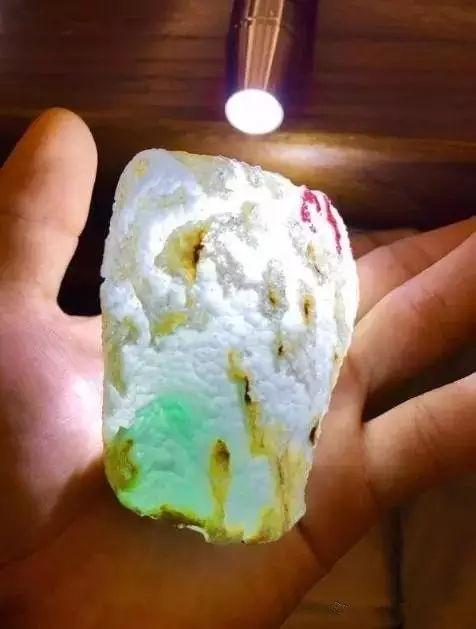 苏州翡翠原石图片苏州翡翠市场在哪里-第10张图片-翡翠网 苏州翡翠原石图片苏州翡翠市场在哪里-第10张图片-翡翠网