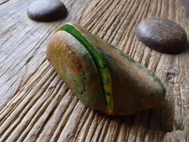 翡翠原石给价不要,翡翠原石现在什么价-第1张图片-翡翠网 翡翠原石给价不要,翡翠原石现在什么价-第1张图片-翡翠网