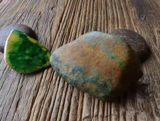 翡翠原石给价不要,翡翠原石现在什么价-第2张图片-翡翠网 翡翠原石给价不要,翡翠原石现在什么价-第2张图片-翡翠网