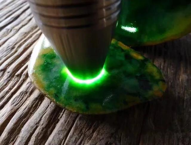 翡翠原石给价不要,翡翠原石现在什么价-第6张图片-翡翠网 翡翠原石给价不要,翡翠原石现在什么价-第6张图片-翡翠网