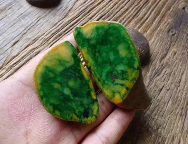 翡翠原石给价不要,翡翠原石现在什么价-第7张图片-翡翠网 翡翠原石给价不要,翡翠原石现在什么价-第7张图片-翡翠网