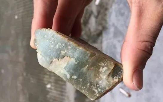 大象皮翡翠原石断口,翡翠原石断口裂多-第2张图片-翡翠网 大象皮翡翠原石断口,翡翠原石断口裂多-第2张图片-翡翠网