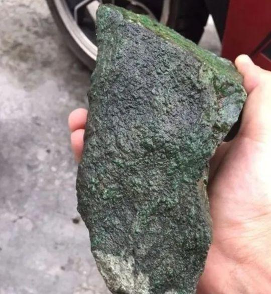 大象皮翡翠原石断口,翡翠原石断口裂多-第5张图片-翡翠网 大象皮翡翠原石断口,翡翠原石断口裂多-第5张图片-翡翠网