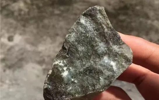 大象皮翡翠原石断口,翡翠原石断口裂多-第6张图片-翡翠网 大象皮翡翠原石断口,翡翠原石断口裂多-第6张图片-翡翠网