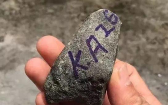 大象皮翡翠原石断口,翡翠原石断口裂多-第7张图片-翡翠网 大象皮翡翠原石断口,翡翠原石断口裂多-第7张图片-翡翠网